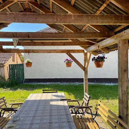 Zsuzsa Apartman Apartment