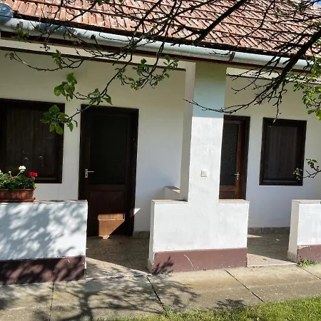 Apartment Zsuzsa Apartman Poroszlo