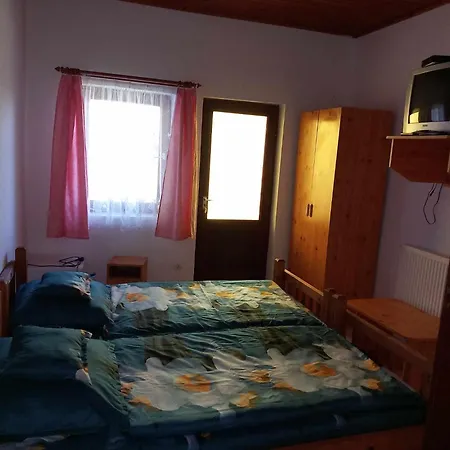 Zsuzsa Apartman Apartment Poroszlo